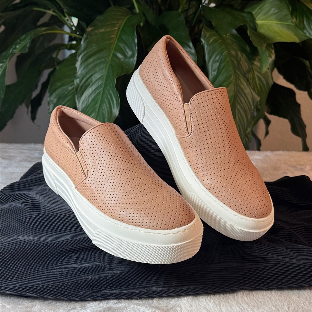 Steve Madden Tan Shuffle Slip-On Women's Size 9.5